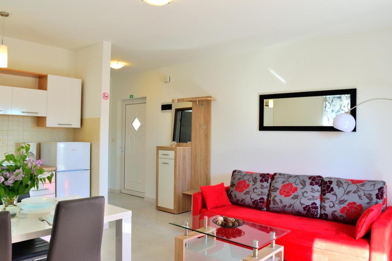 Apartment Domus Lauri Umag Exterior photo